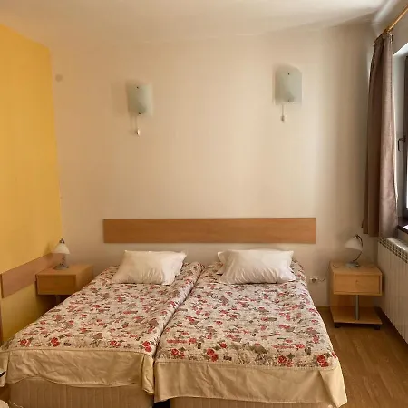 Flora - Clover Building Flat 09 Appartement