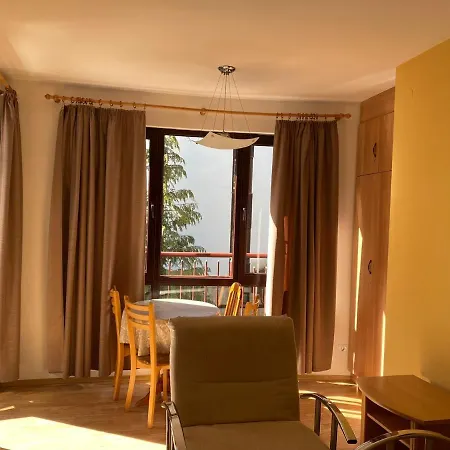 Flora - Clover Building Flat 09 ボロヴェッツ